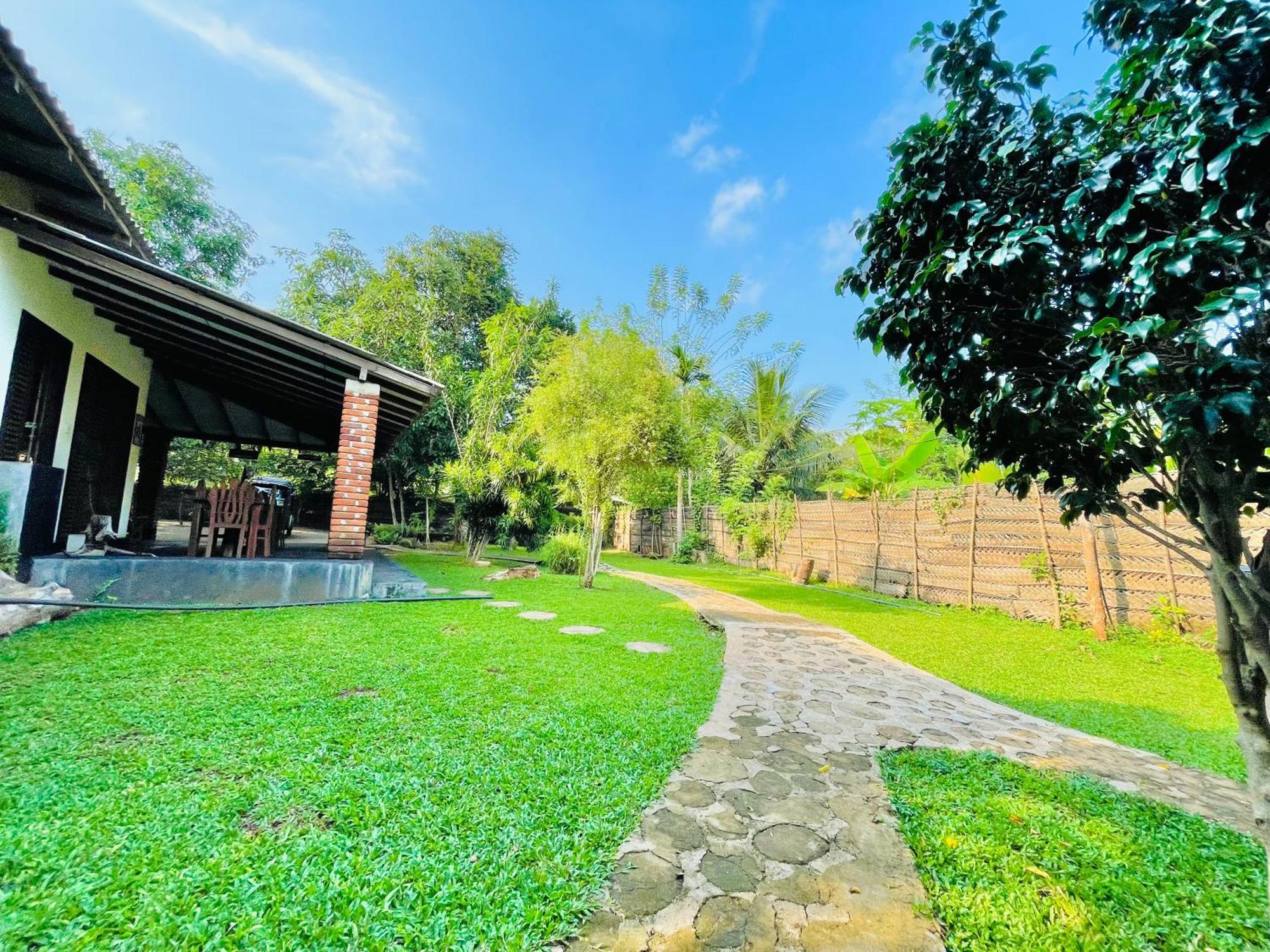 Green Cottage Anuradhapura Esterno foto